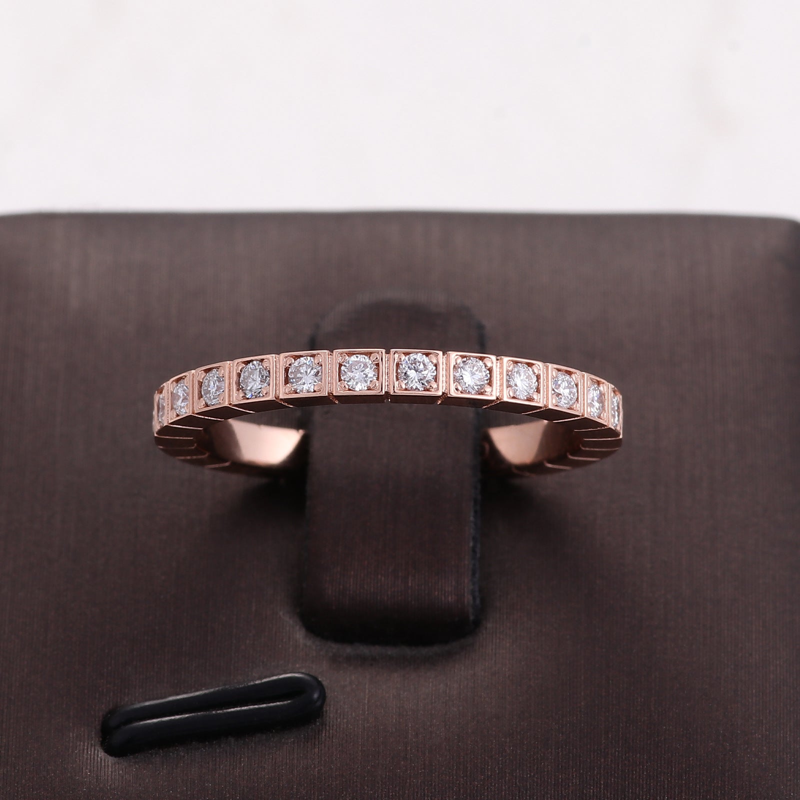 Classic Diamond Row Eternity Ring | 18K Solid Gold - Detail View 2 | Worldiamond D VVS1 Lab Grown Diamond