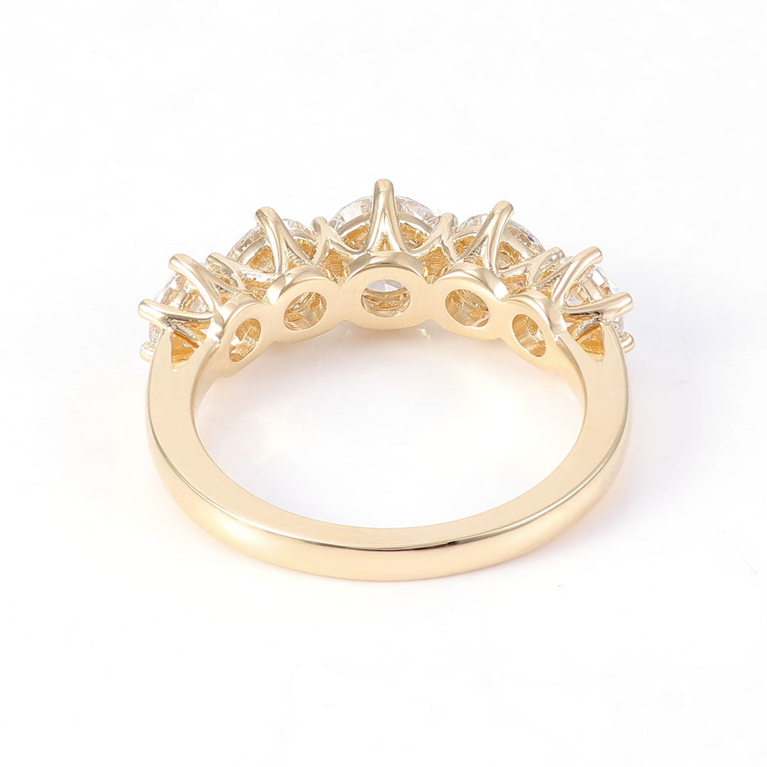 Majestic Solitaire Diamond Ring | 18K Solid Gold - Detail View 3 | Worldiamond D VVS1 Lab Grown Diamond