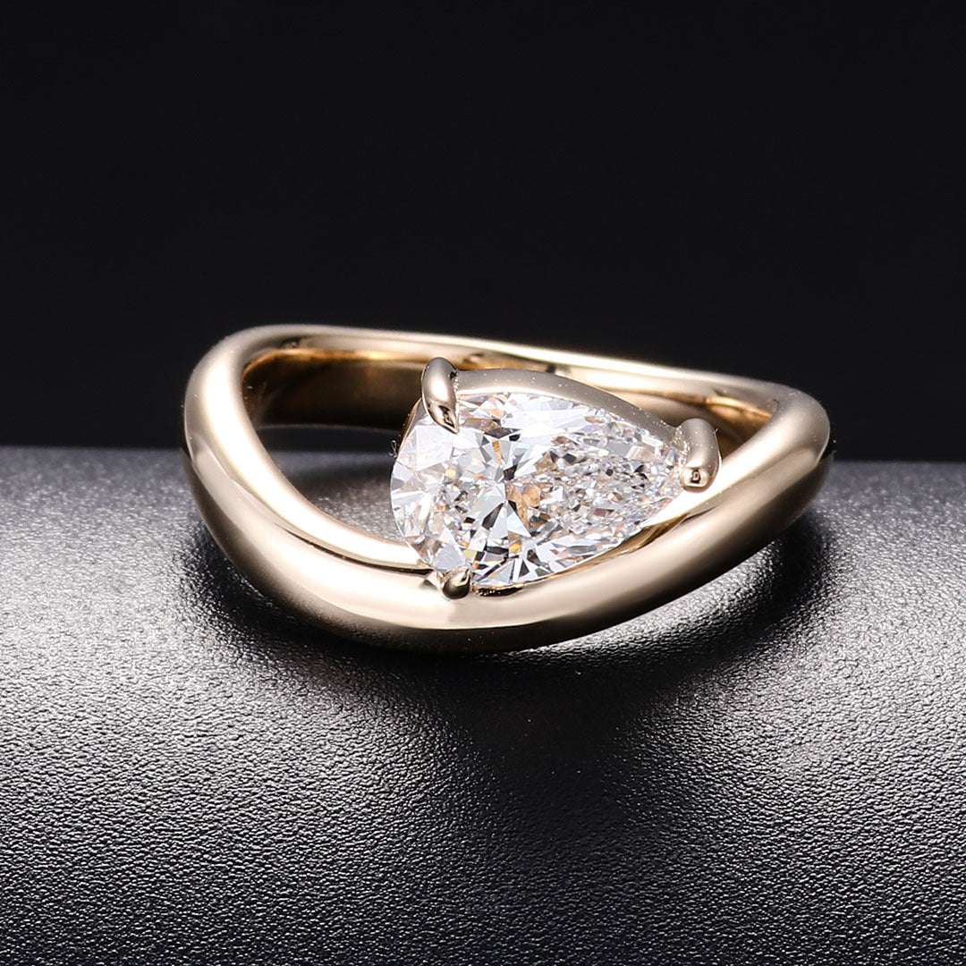 Pear-Shaped Twist Diamond Ring | 14/18K Solid Gold - Close-up Detail - Worldiamond Luxury Jewelry