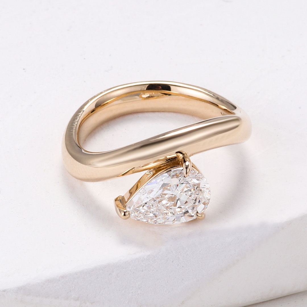 Pear-Shaped Twist Diamond Ring | 18K Solid Gold - Detail View 3 | Worldiamond D VVS1 Lab Grown Diamond