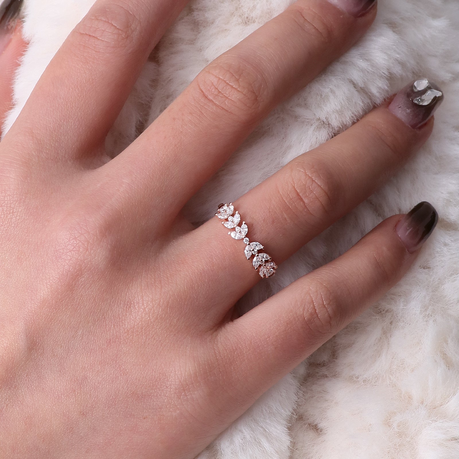 Ethereal Dual-Ring Set | 18K Rose Gold & Platinum - Detail View 5 | Worldiamond D VVS1 Lab Grown Diamond